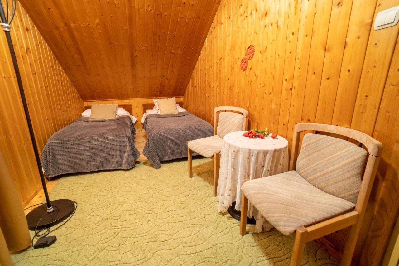 Bed and Breakfast Gosciniec Debowa Gazdowka Ustrzyki Dolne Exteriér fotografie